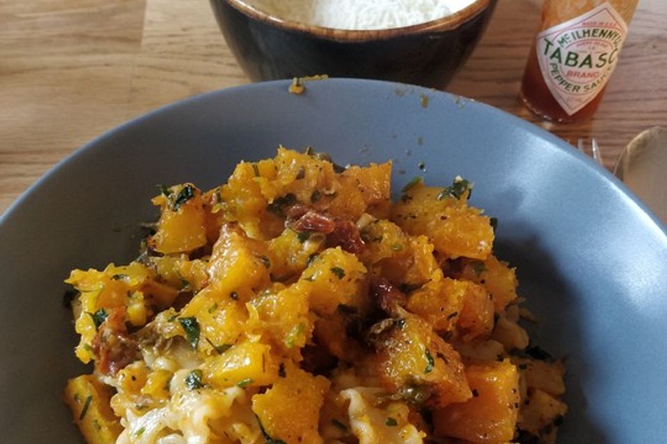 Spaghetti mit gebackenem Butternusskürbis