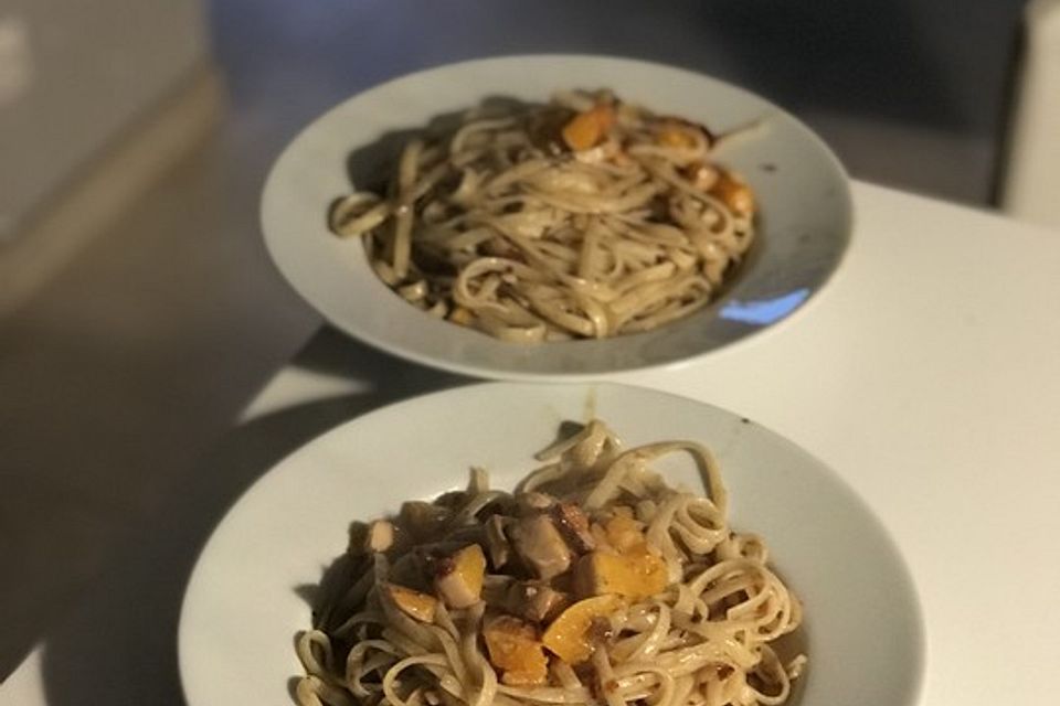 Spaghetti mit gebackenem Butternusskürbis