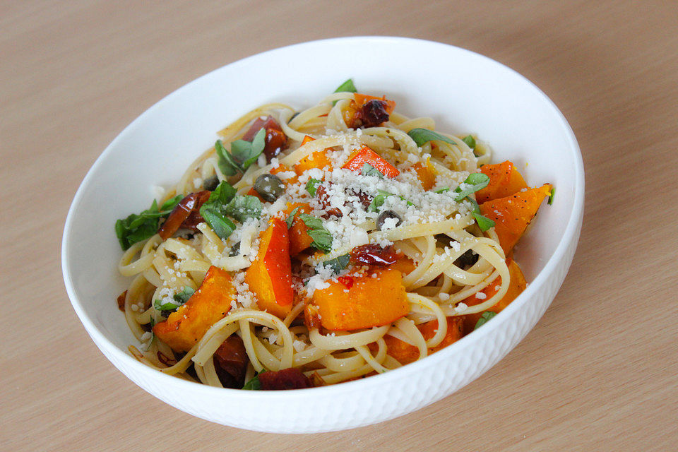 Spaghetti mit gebackenem Butternusskürbis