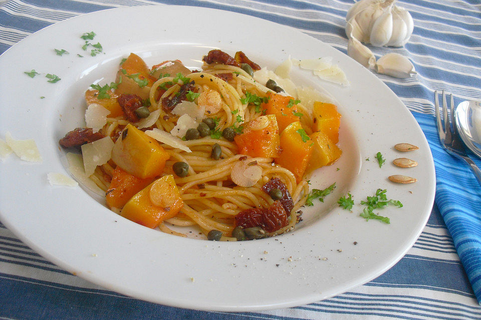 Spaghetti mit gebackenem Butternusskürbis