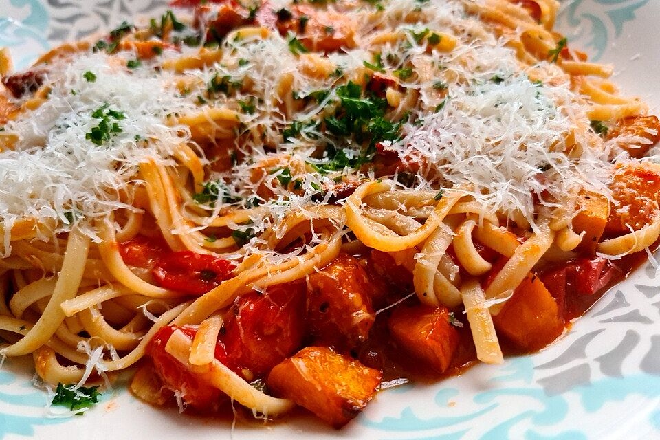 Spaghetti mit gebackenem Butternusskürbis