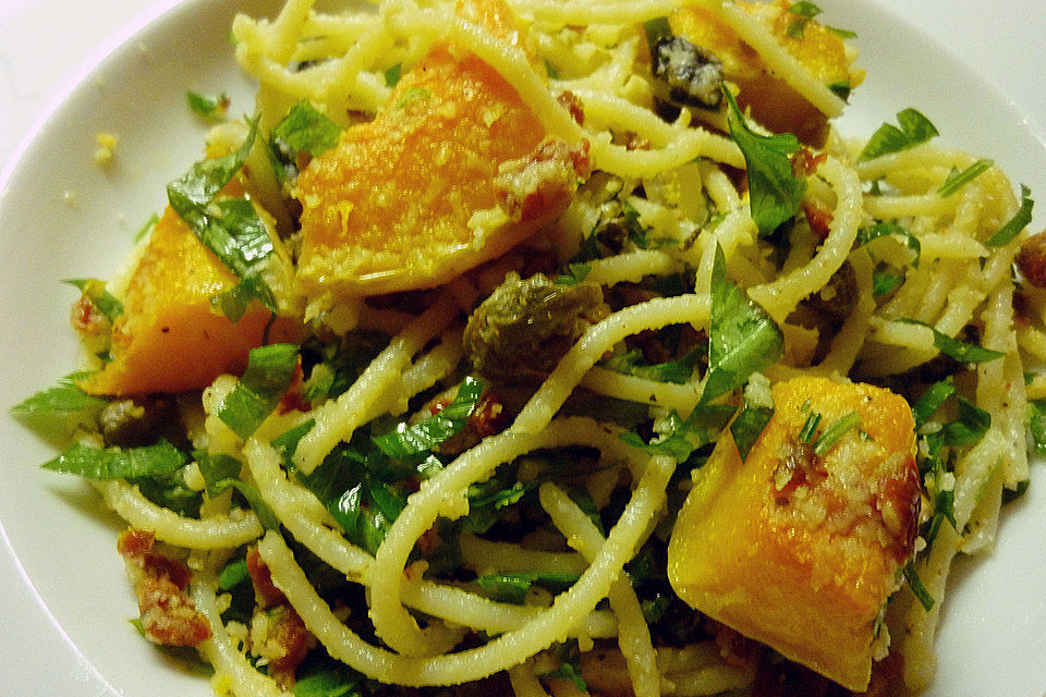 Spaghetti mit gebackenem Butternusskürbis