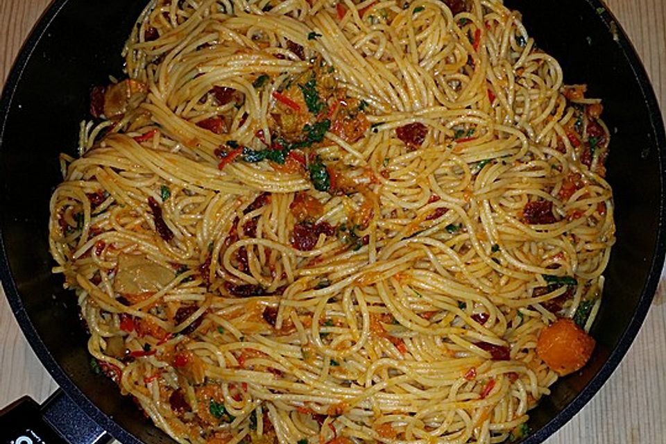 Spaghetti mit gebackenem Butternusskürbis