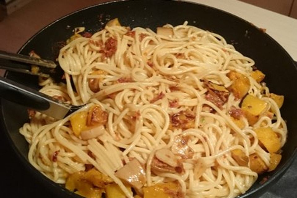 Spaghetti mit gebackenem Butternusskürbis