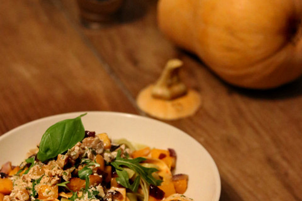 Spaghetti mit gebackenem Butternusskürbis