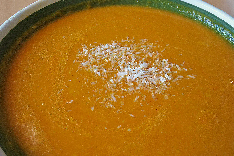 Kürbiscremesuppe mit Möhren und Ingwer