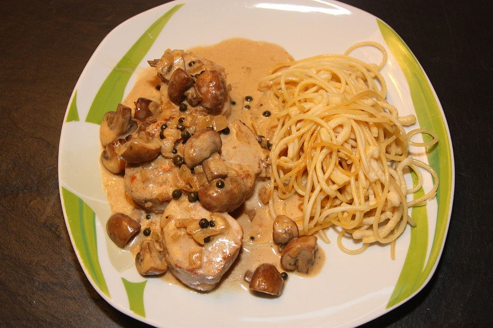 Schweinemedaillons in Madeira-Champignon Rahmsauce