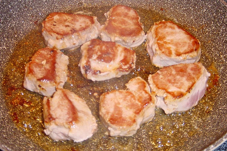 Schweinemedaillons in Madeira-Champignon Rahmsauce