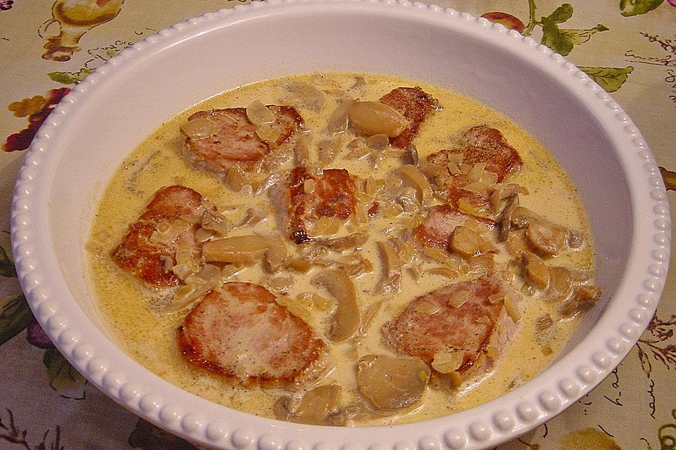 Schweinemedaillons in Madeira-Champignon Rahmsauce