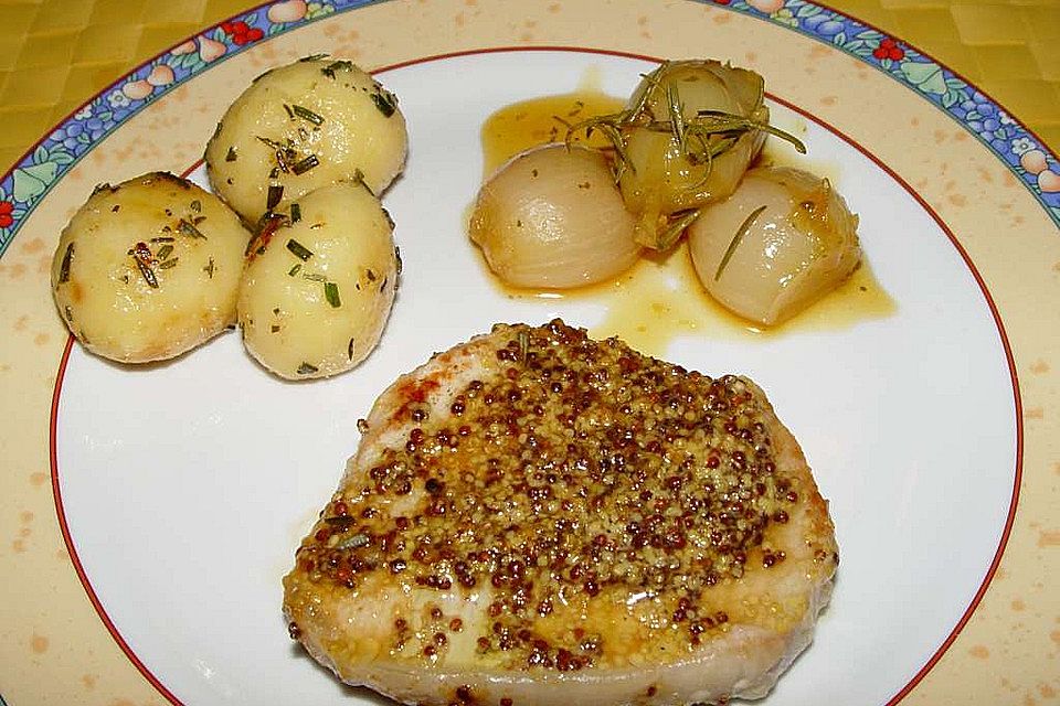 Karamell-Schalotten zu Senf-Steaks