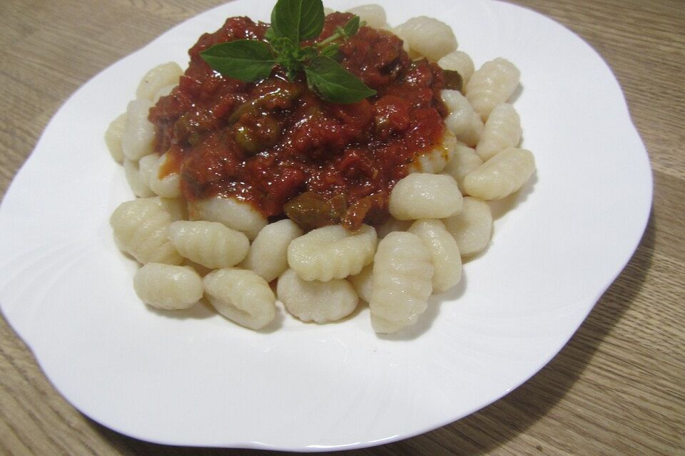 Gnocchi mit Tomaten-Gemüsesoße