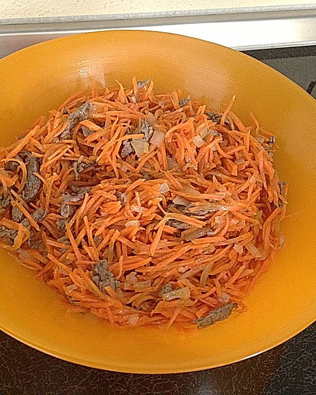 Chee "gestreifter Karottensalat mit Rindsstreifen"