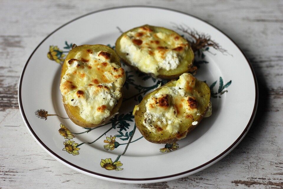 Gefüllte Kartoffeln mit dreierlei Käse