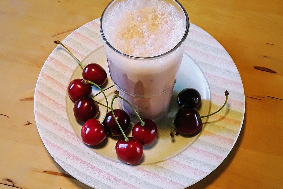 Kirsch-Smoothie oder Kirsch-Joghurt Getränk