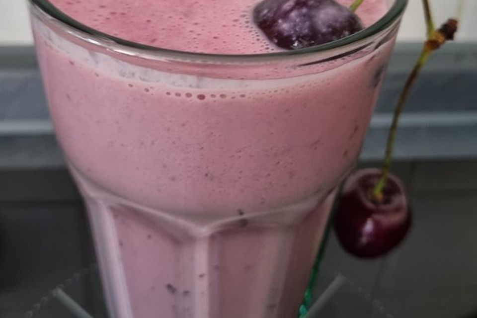 Kirsch-Smoothie oder Kirsch-Joghurt Getränk