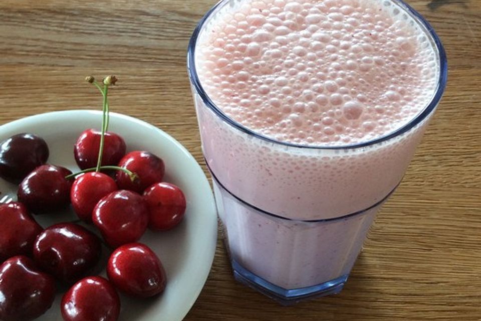 Kirsch-Smoothie oder Kirsch-Joghurt Getränk