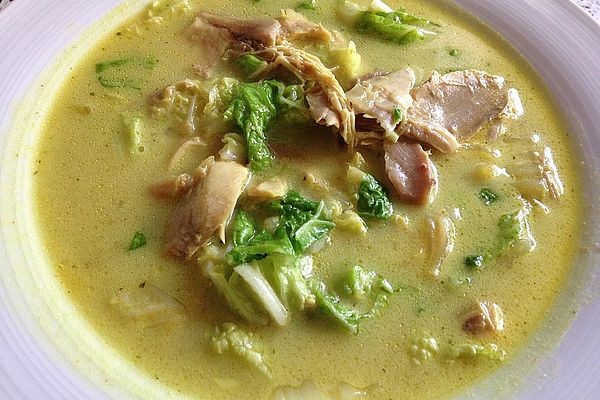 Hühnersuppe mit Chinakohl und Kokosmilch