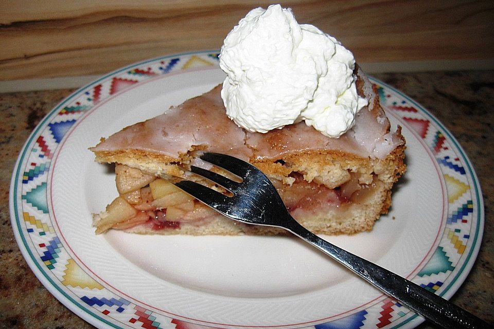 Gedeckter Apfel-Preiselbeerkuchen