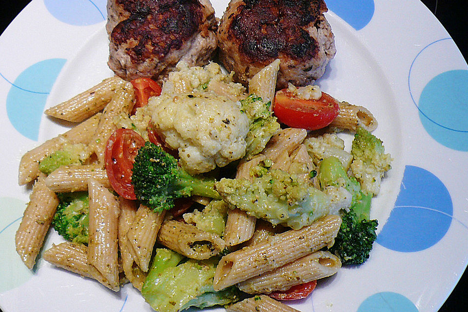 Penne-Salat mit Kräuterpesto