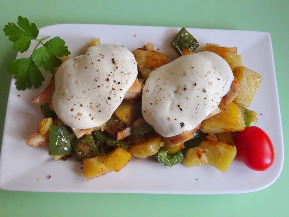 Hähnchenfilets mit Mozzarella und Paprikabratkartoffeln von amer81 ...