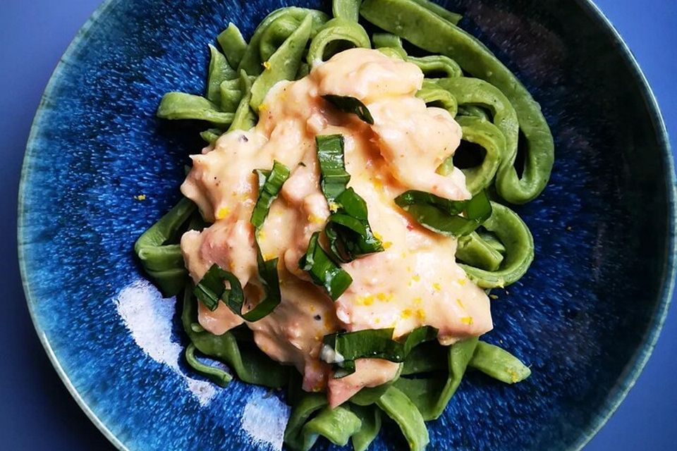 Spaghetti mit Lachs und Zitronensauce