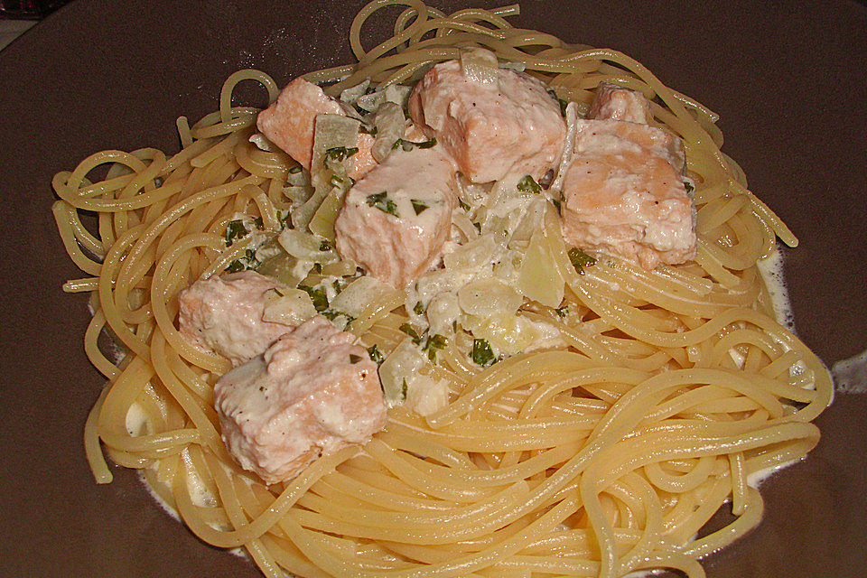 Spaghetti mit Lachs und Zitronensauce