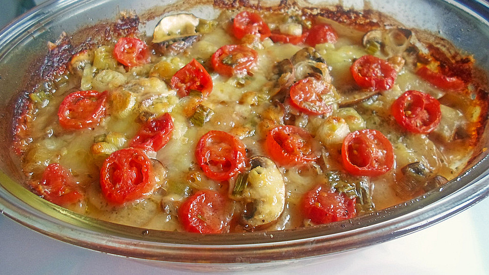 Kartoffel-Champignon-Tomaten-Mozzarella Topf von movostu Kartoffel-Champignon-Tomaten-Mozzarella Topf von movostu