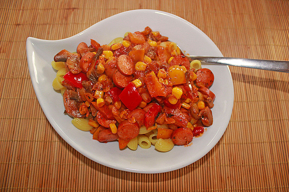 Gemüsepfanne 'Allerlei' mit Currynudeln