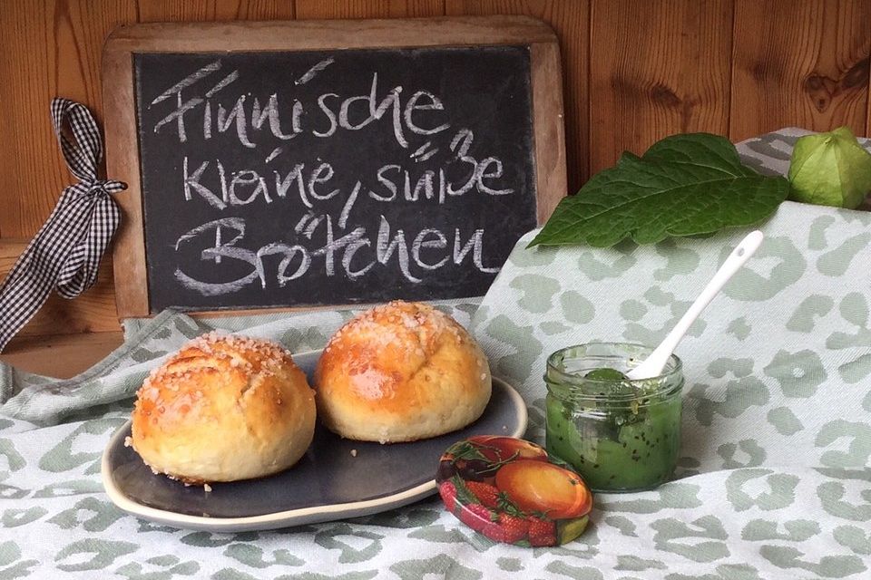 Finnische kleine süße Brötchen (Pikkupullat)