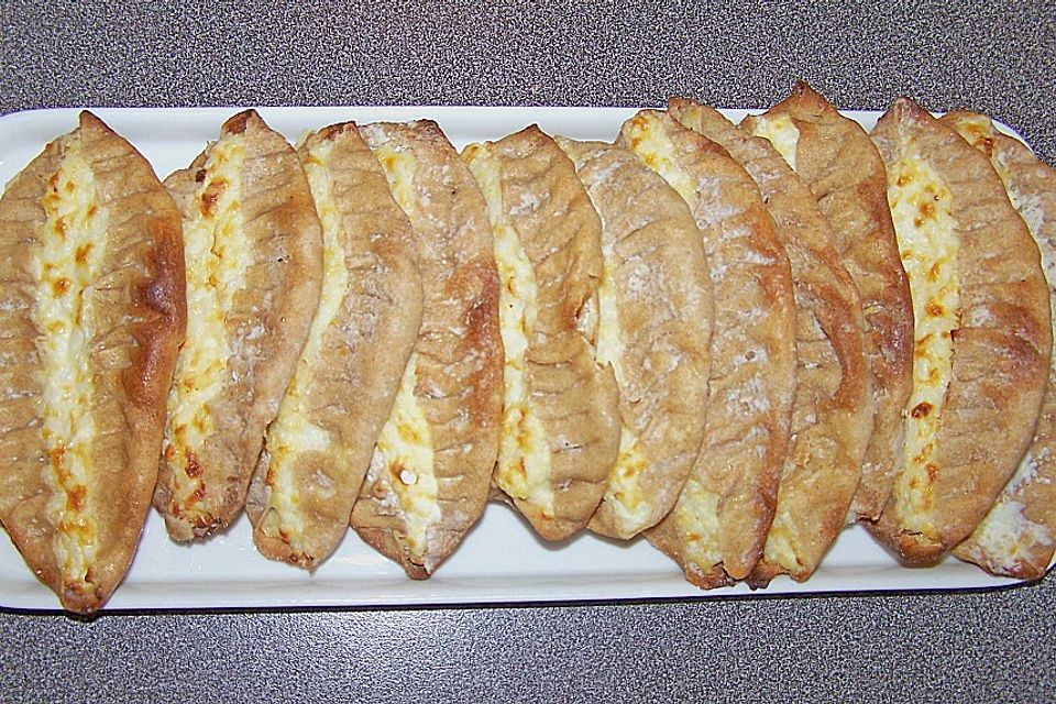 Karelische Piroggen (Karjalapiirakka)