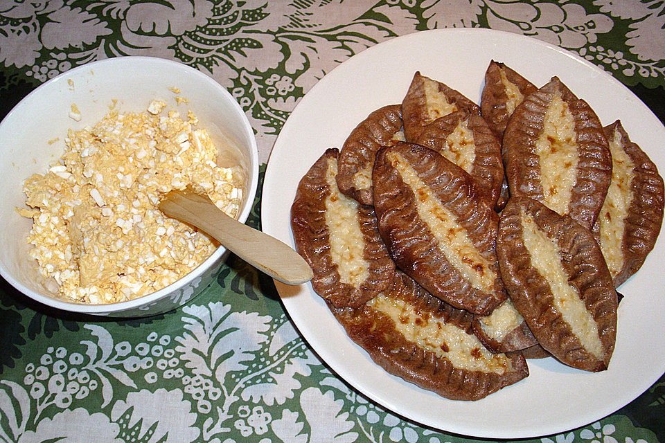 Karelische Piroggen (Karjalapiirakka)