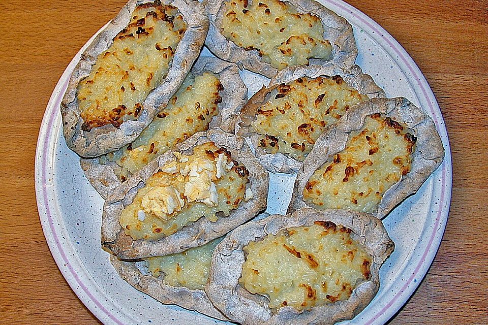 Karelische Piroggen (Karjalapiirakka)