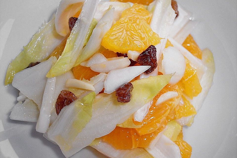 Wintersalat mit Chicorée und Orangen