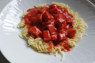 Tomatensoße mit Schinkenwurst