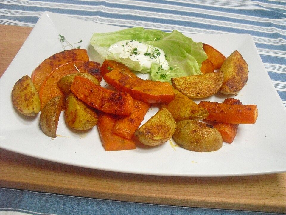 Kürbisspalten mit Kartoffeln und Karotten von SchöneMelisande| Chefkoch