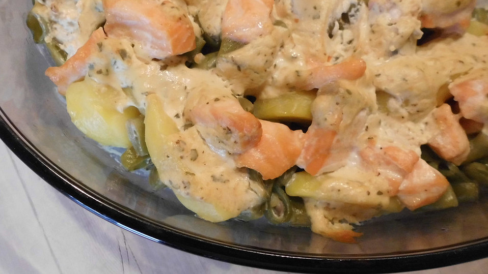 Lachs-Kartoffel-Bohnen Auflauf mit milder Senfcreme von C-Hörnchen Lachs-Kartoffel-Bohnen Auflauf mit milder Senfcreme von C-Hörnchen