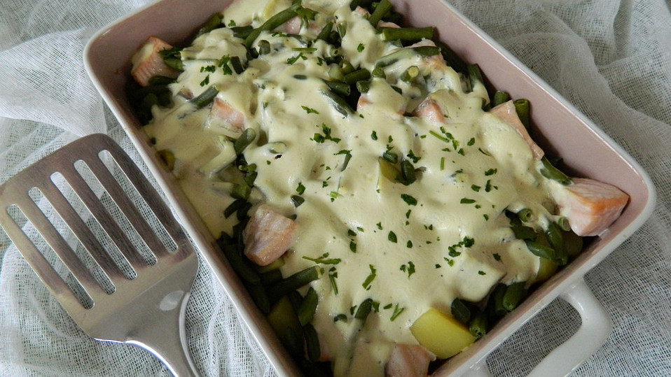 Lachs-Kartoffel-Bohnen Auflauf mit milder Senfcreme von C-Hörnchen Lachs-Kartoffel-Bohnen Auflauf mit milder Senfcreme von C-Hörnchen