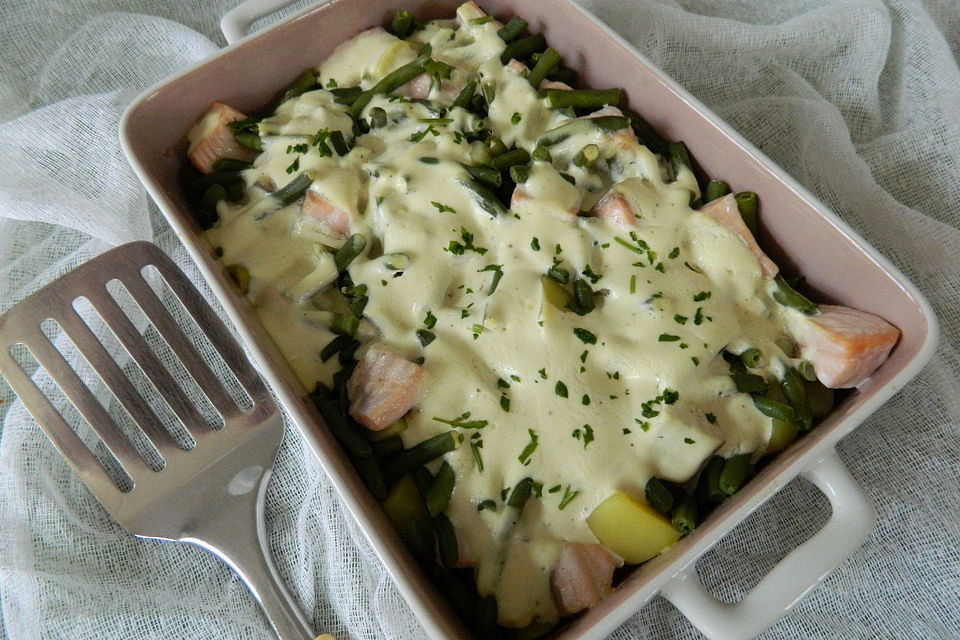 Lachs-Kartoffel-Bohnen Auflauf mit milder Senfcreme