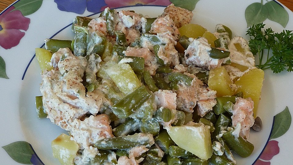 Lachs-Kartoffel-Bohnen Auflauf mit milder Senfcreme von C-Hörnchen Lachs-Kartoffel-Bohnen Auflauf mit milder Senfcreme von C-Hörnchen