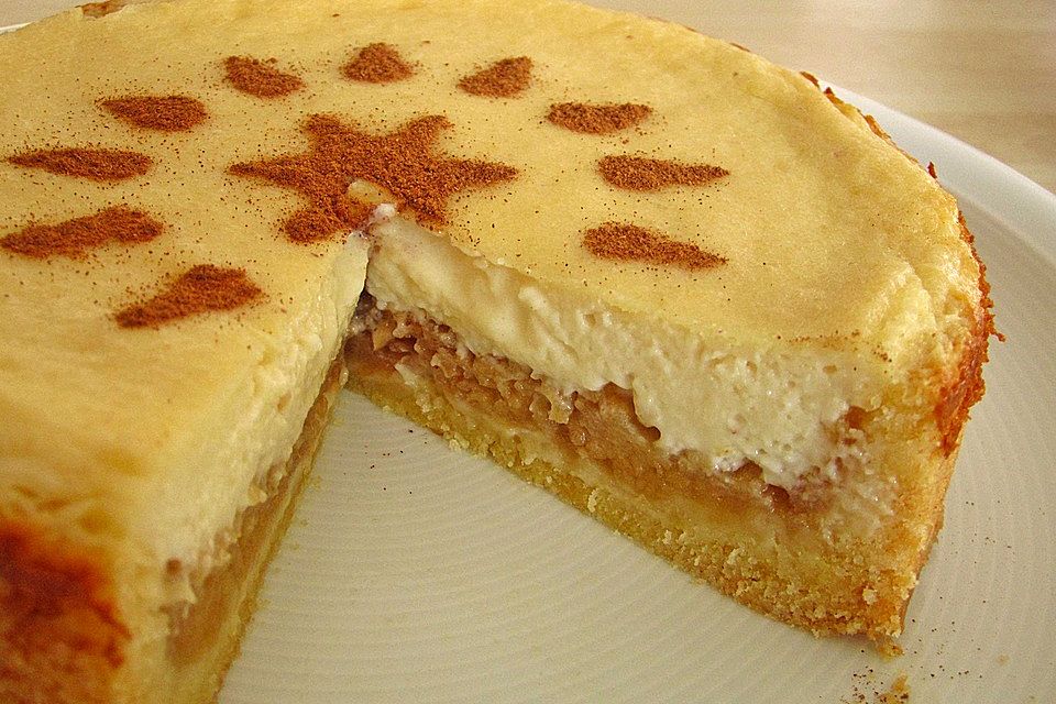 Herbstlicher Apfelkuchen mit Marzipancreme Herbstlicher Apfelkuchen mit Marzipancreme