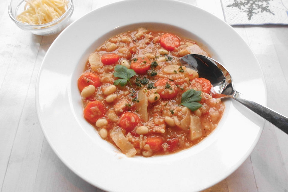 Toskanische Bohnensuppe mit Kohl