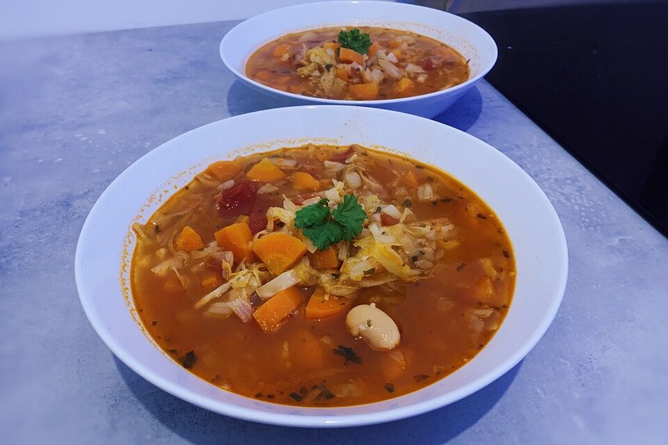 Toskanische Bohnensuppe mit Kohl