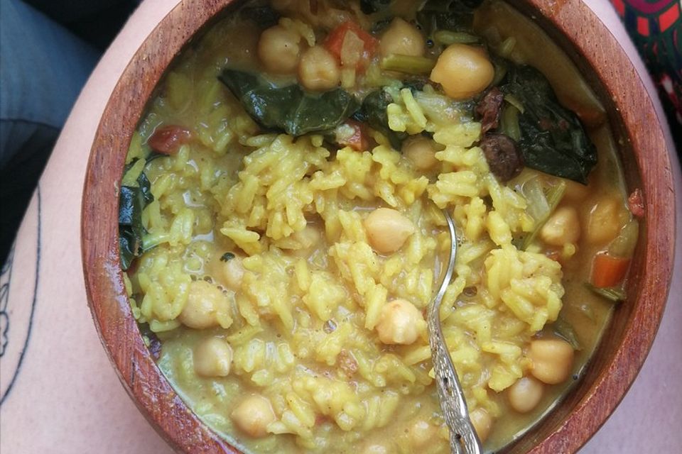 Veganes Kichererbsen-Curry mit Spinat und Möhren