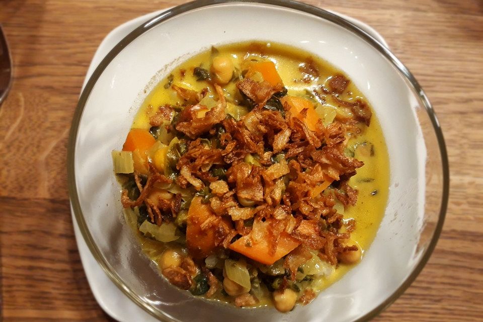 Veganes Kichererbsen-Curry mit Spinat und Möhren