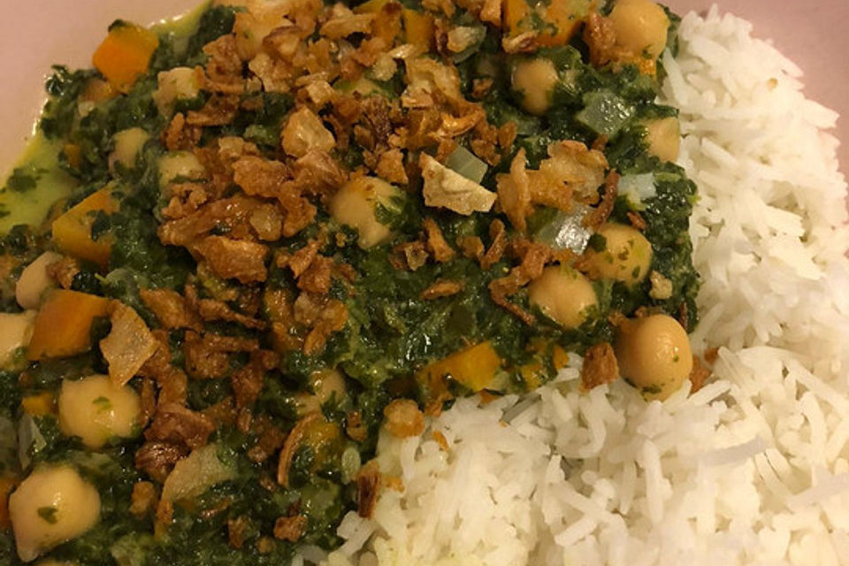 Veganes Kichererbsen-Curry mit Spinat und Möhren