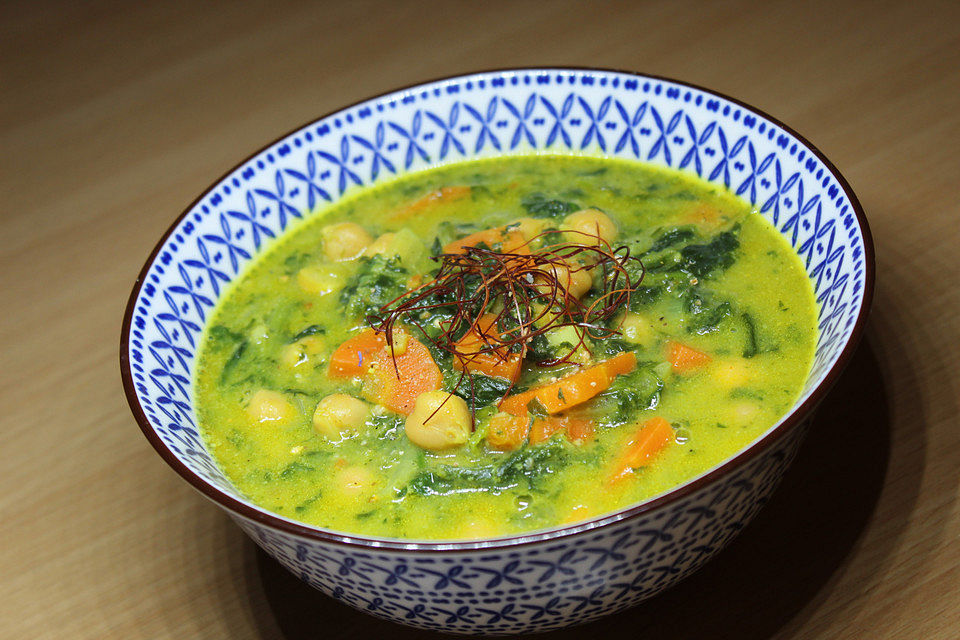 Veganes Kichererbsen-Curry mit Spinat und Möhren