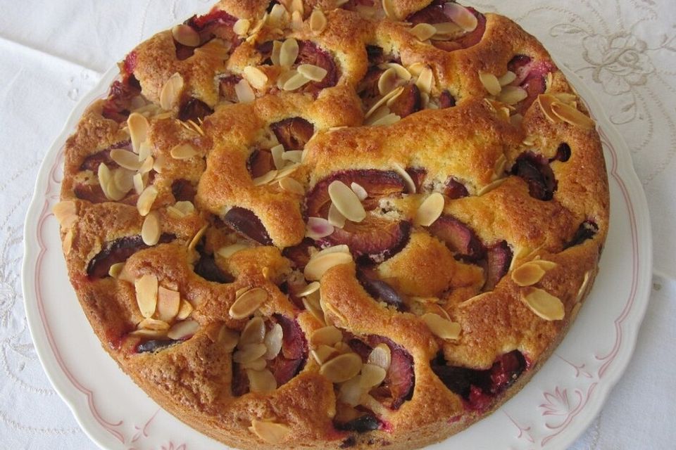 Zwetschgenkuchen mit Rührteig