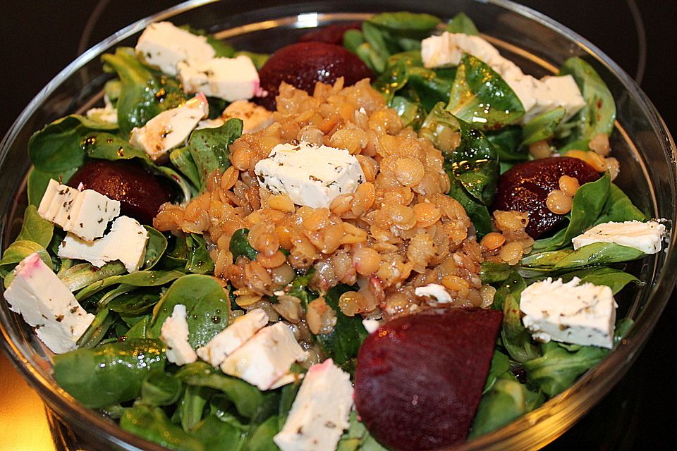 Feldsalat mit Linsen, Rote Bete und Schafskäse