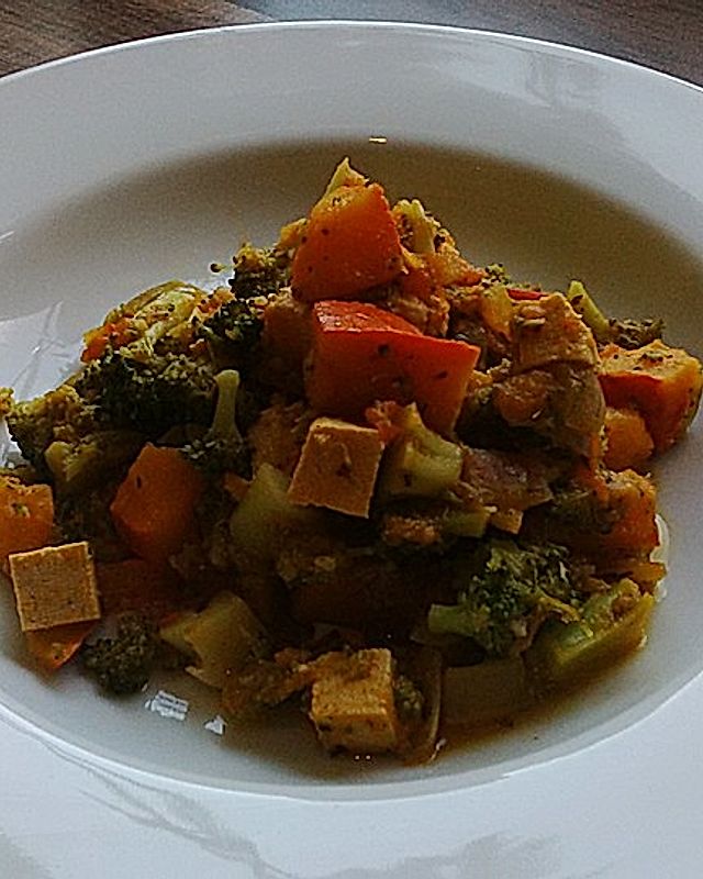 Kürbis-Brokkoli-Topf mit Würztofu