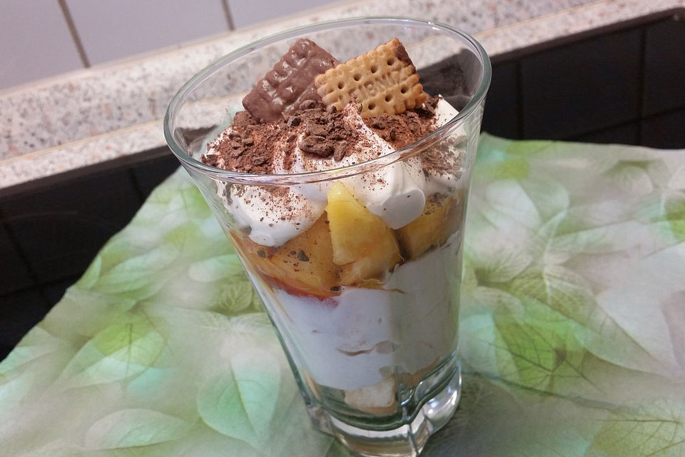 Obst-Joghurt-Nachtisch à la Tiramisu